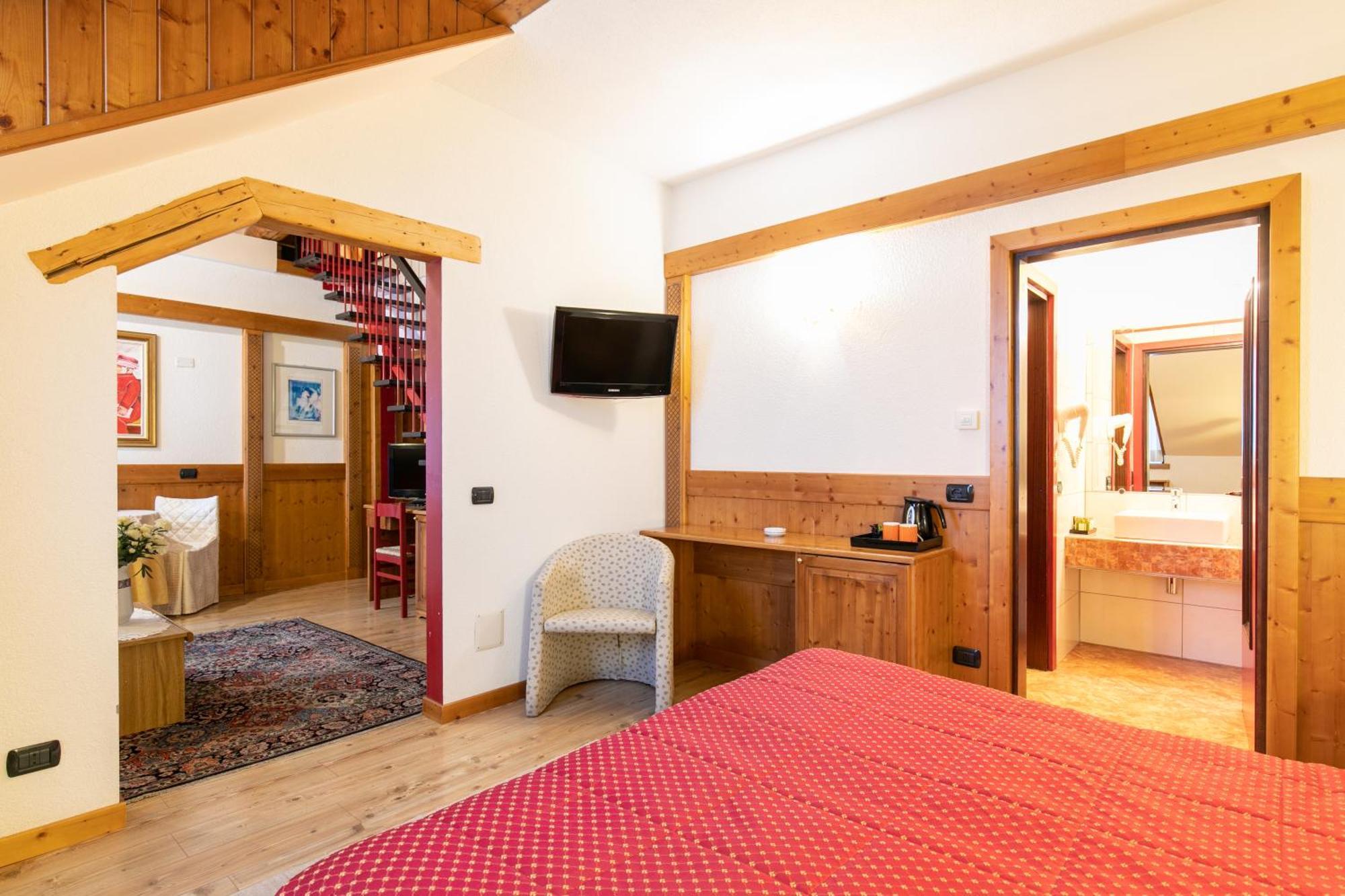 G. Hotel Des Alpes 산마르티노디카스트로차 외부 사진